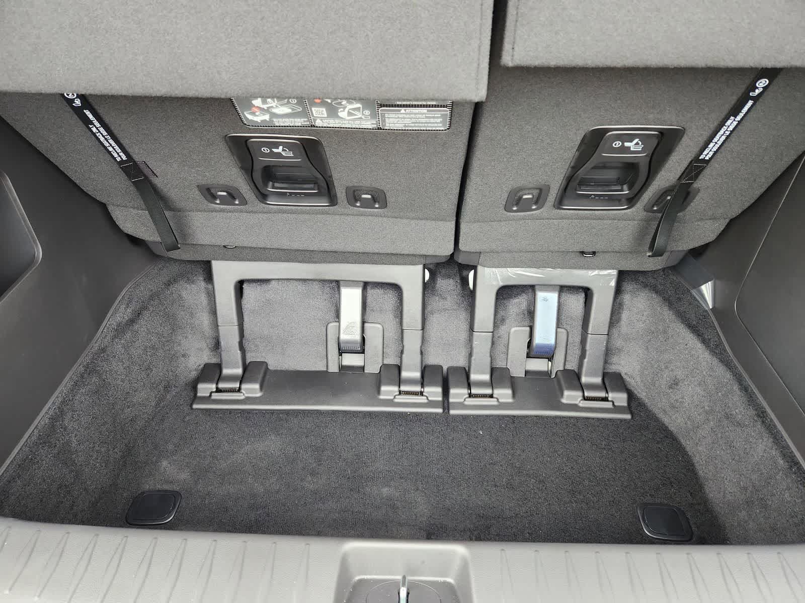 Thumbnail: 2026 Kia Carnival - 25