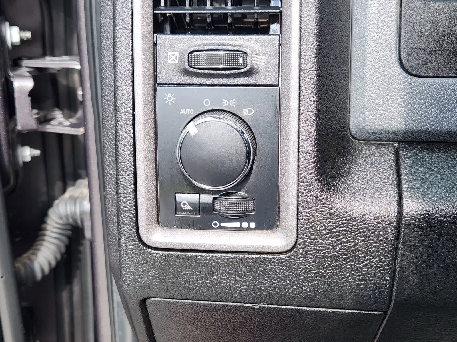 Thumbnail: 2019 RAM 1500 Classic - 19