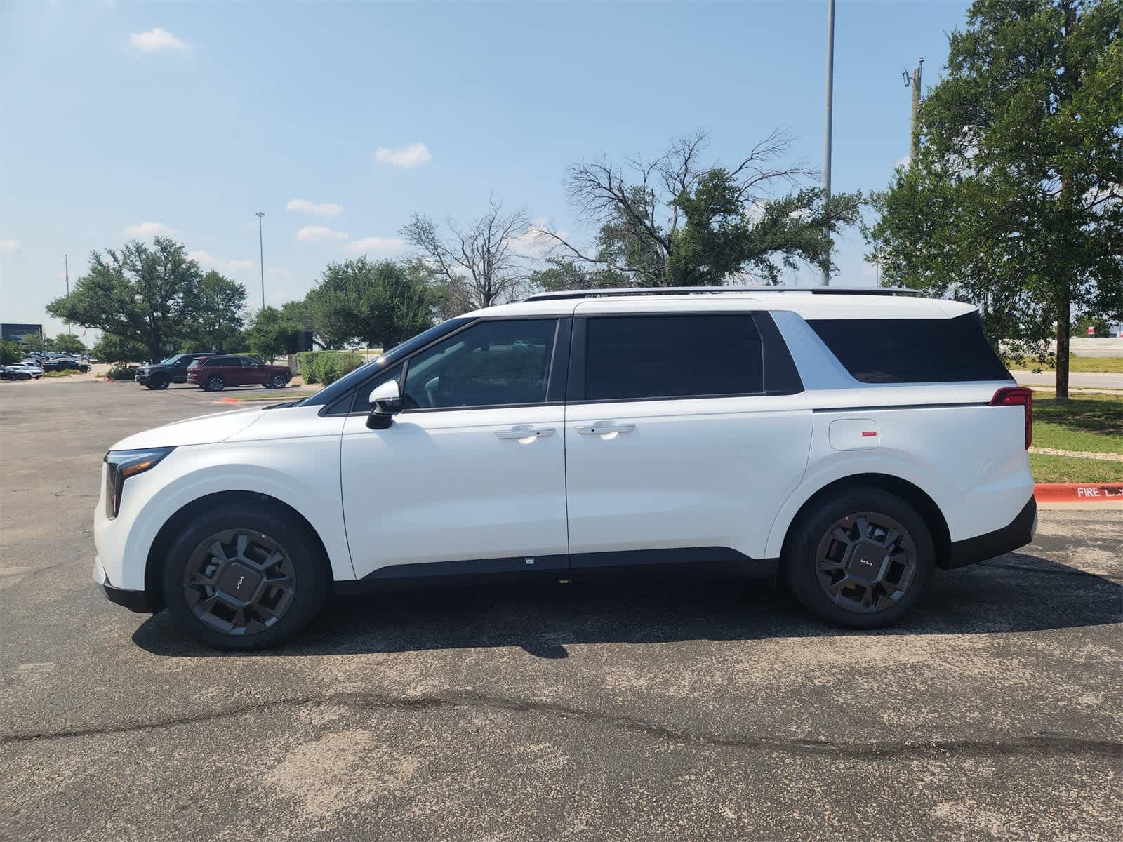 2026 Kia Carnival EX photo 3