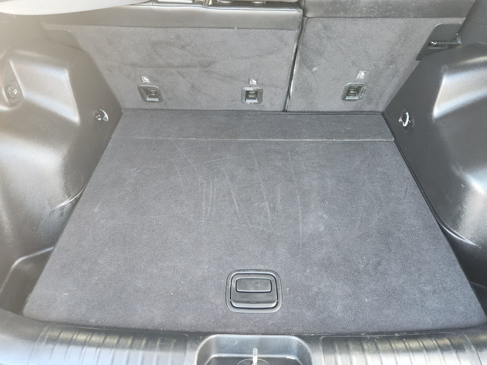 Thumbnail: 2019 Jeep Cherokee - 31