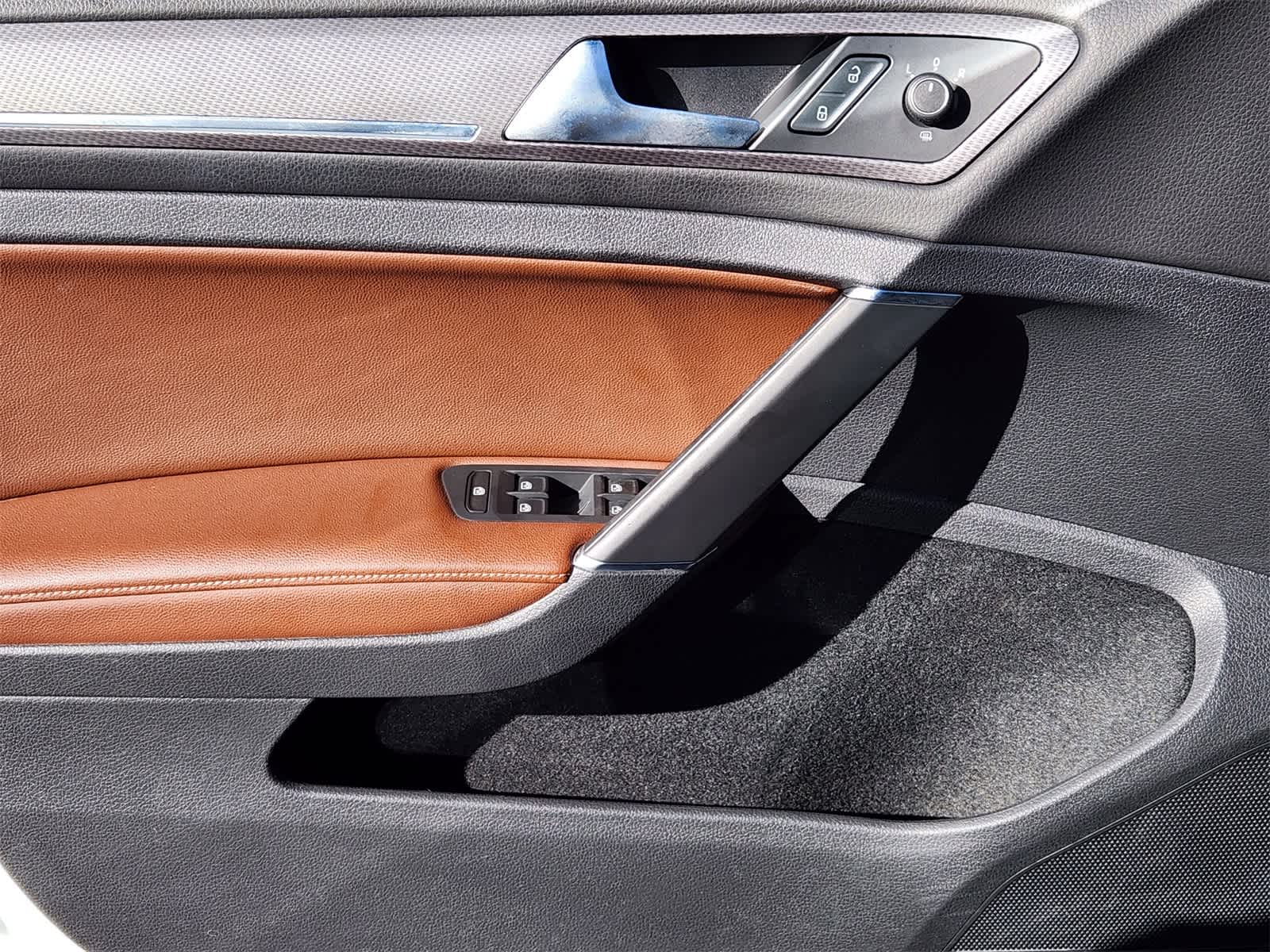 Thumbnail: 2017 Volkswagen Golf - 21