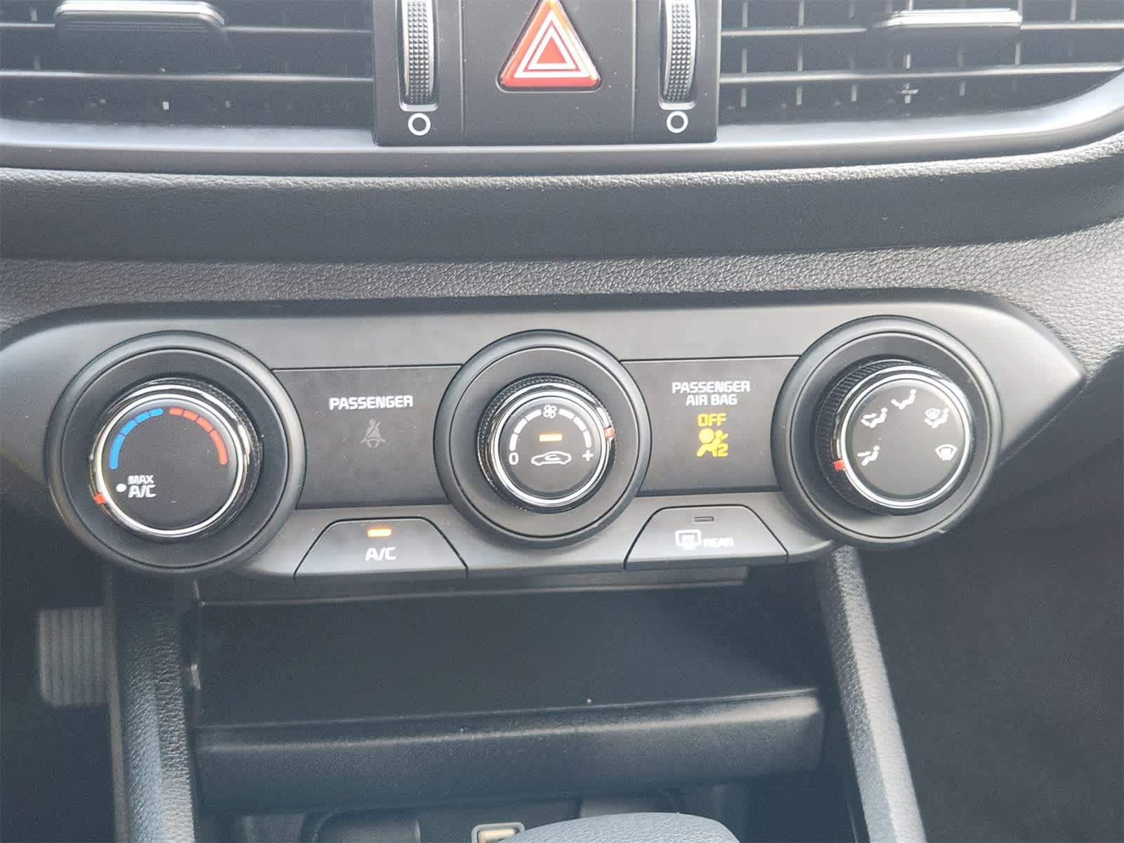 2024 Kia Forte LXS 18