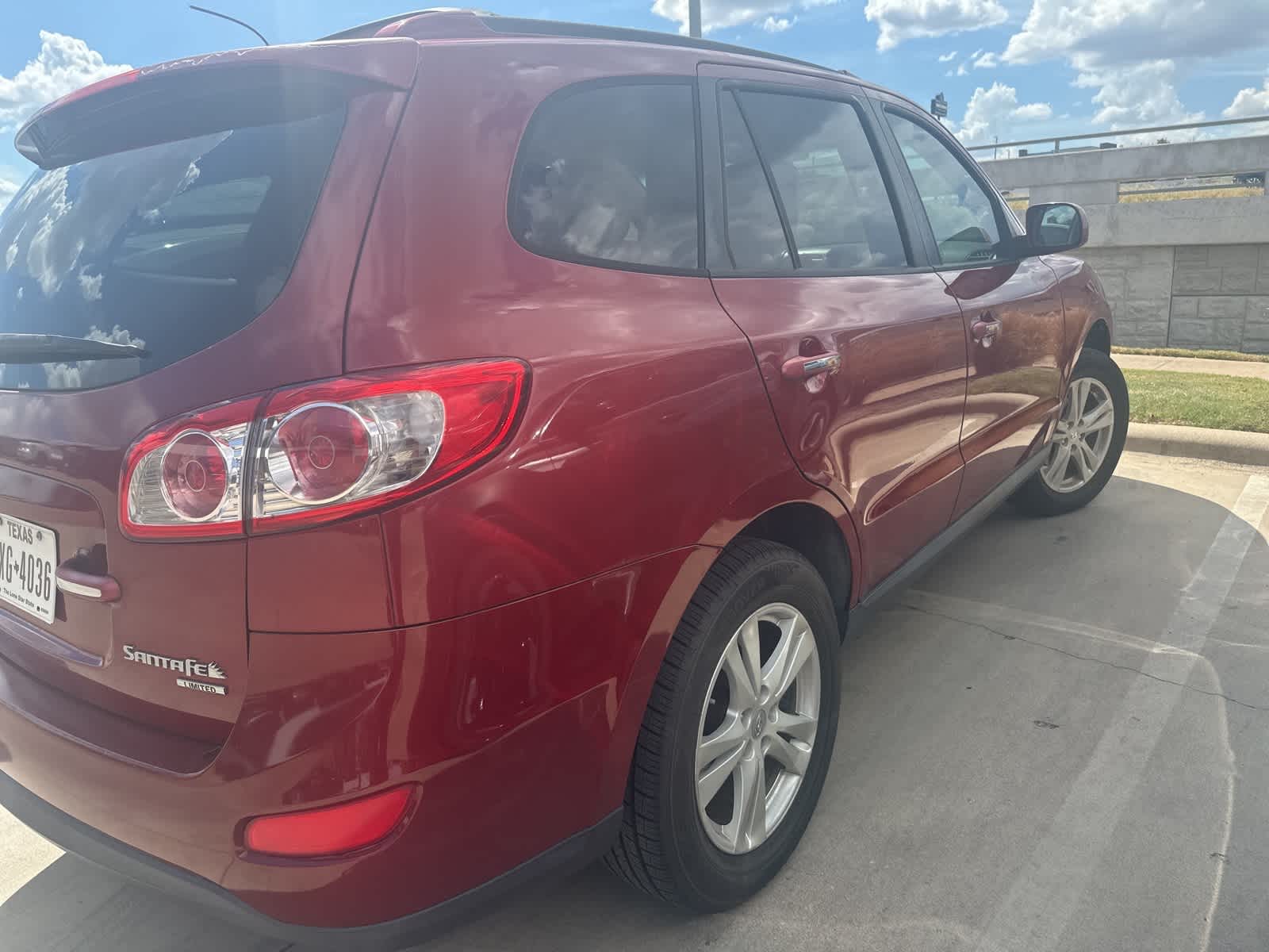Thumbnail: 2011 Hyundai Santa Fe - 6