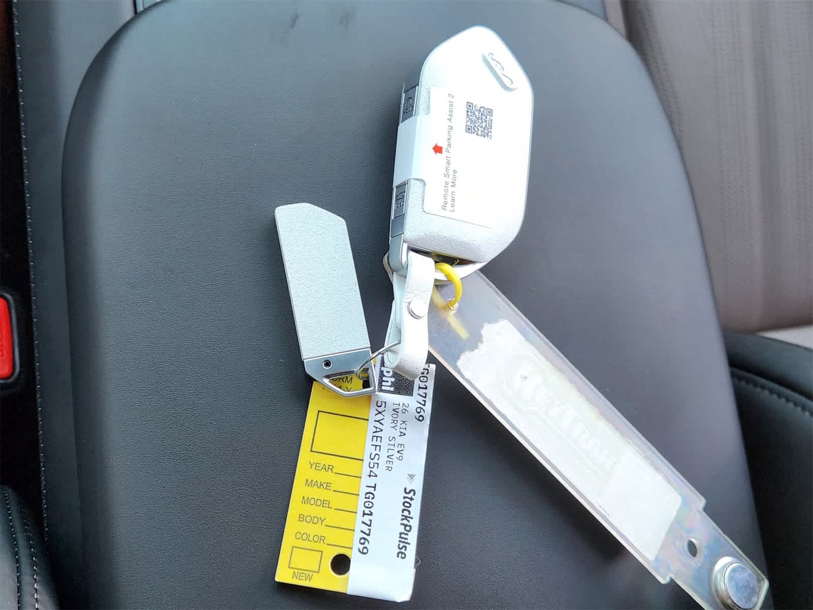 Thumbnail: 2026 Kia EV9 - 27