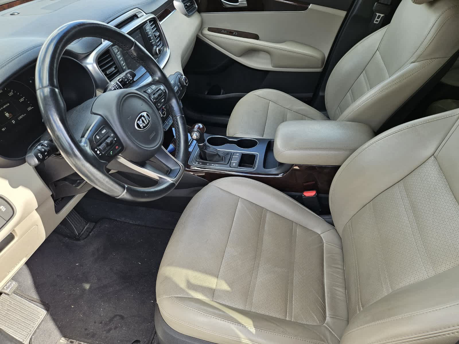 Used 2017 Kia Sorento EX with VIN 5XYPH4A52HG306468 for sale in Round Rock, TX