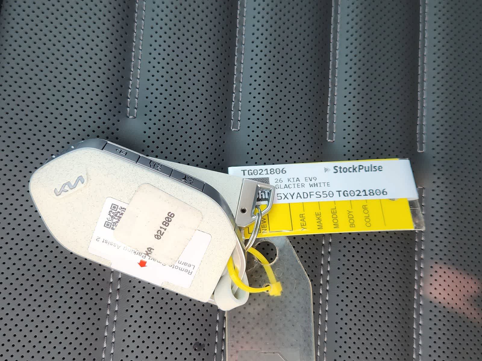 Thumbnail: 2026 Kia EV9 - 28