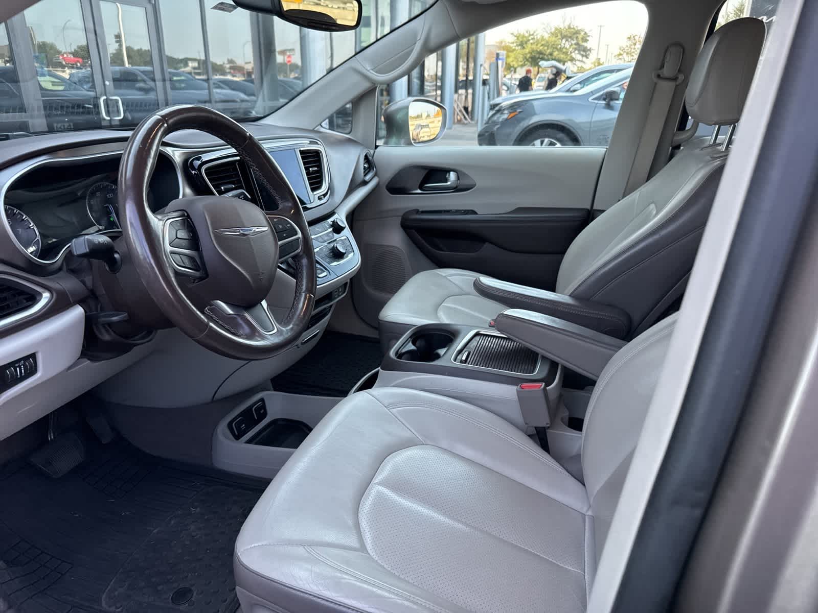 Thumbnail: 2018 Chrysler Pacifica - 7