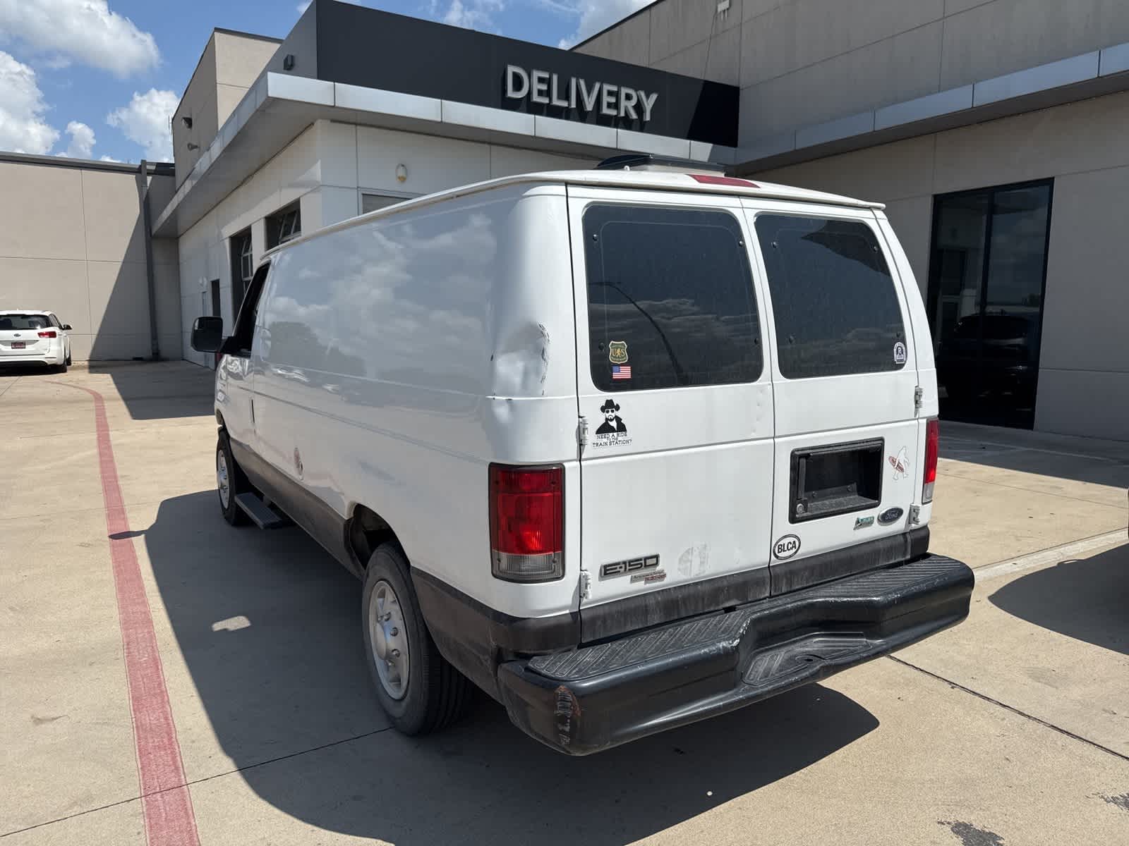 2011 Ford E-150 photo 3