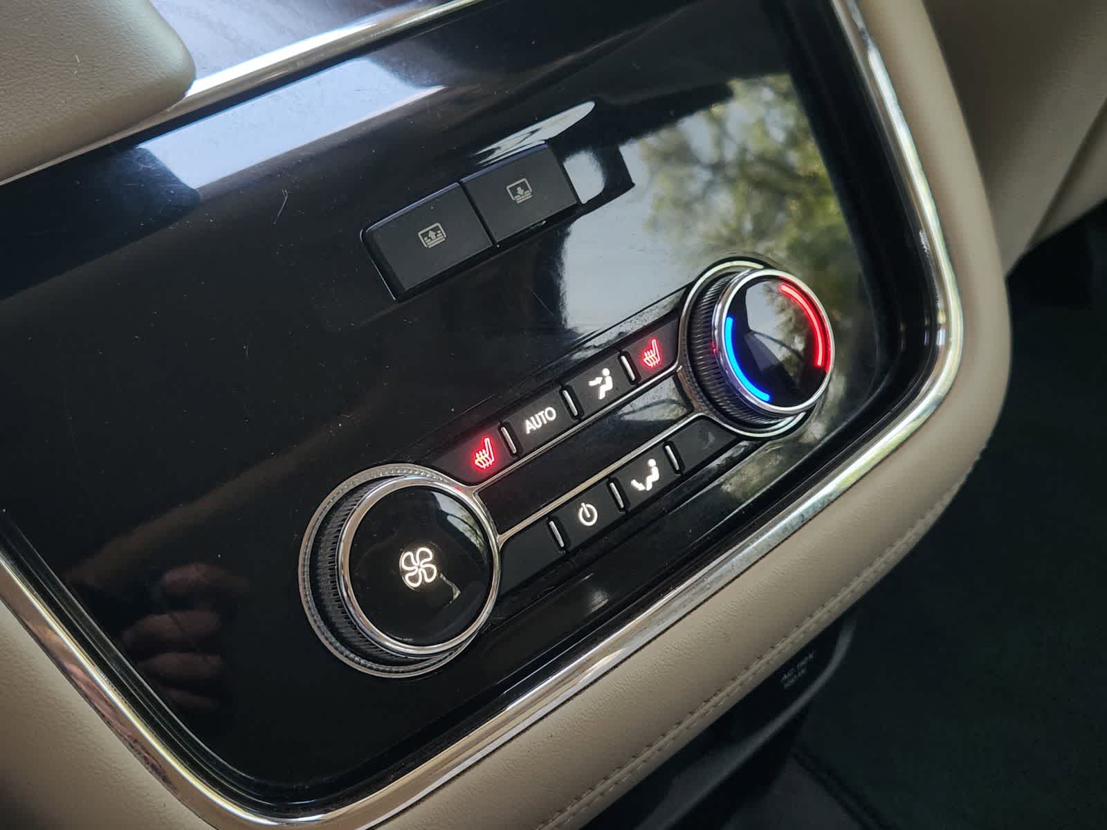 Thumbnail: 2020 Lincoln Navigator - 31