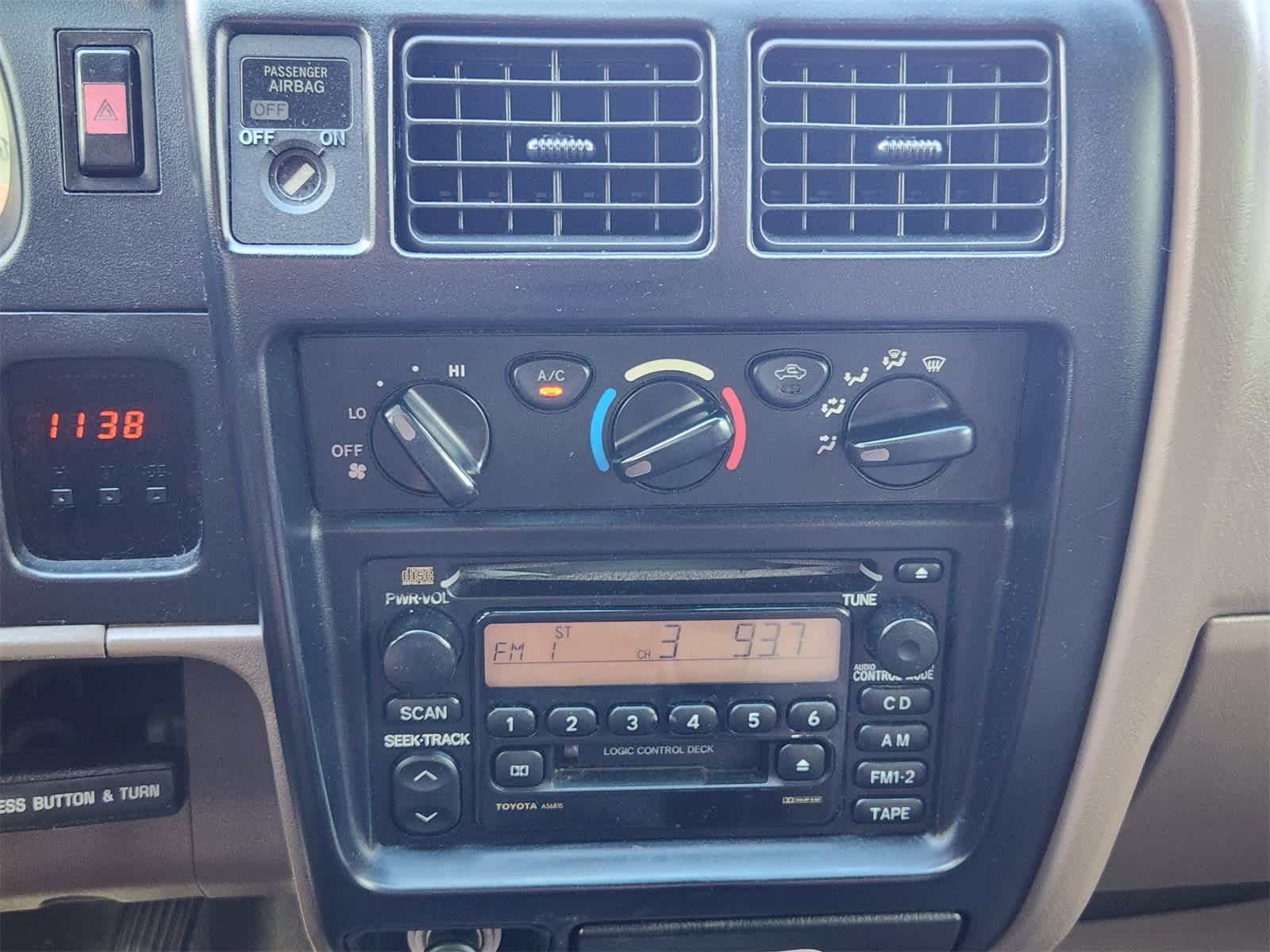 Thumbnail: 2004 Toyota Tacoma - 17