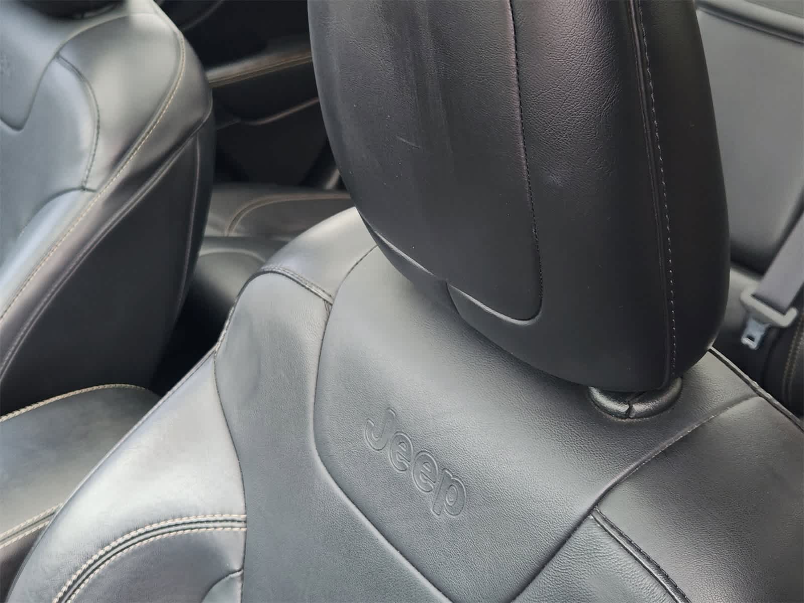 Thumbnail: 2016 Jeep Cherokee - 14