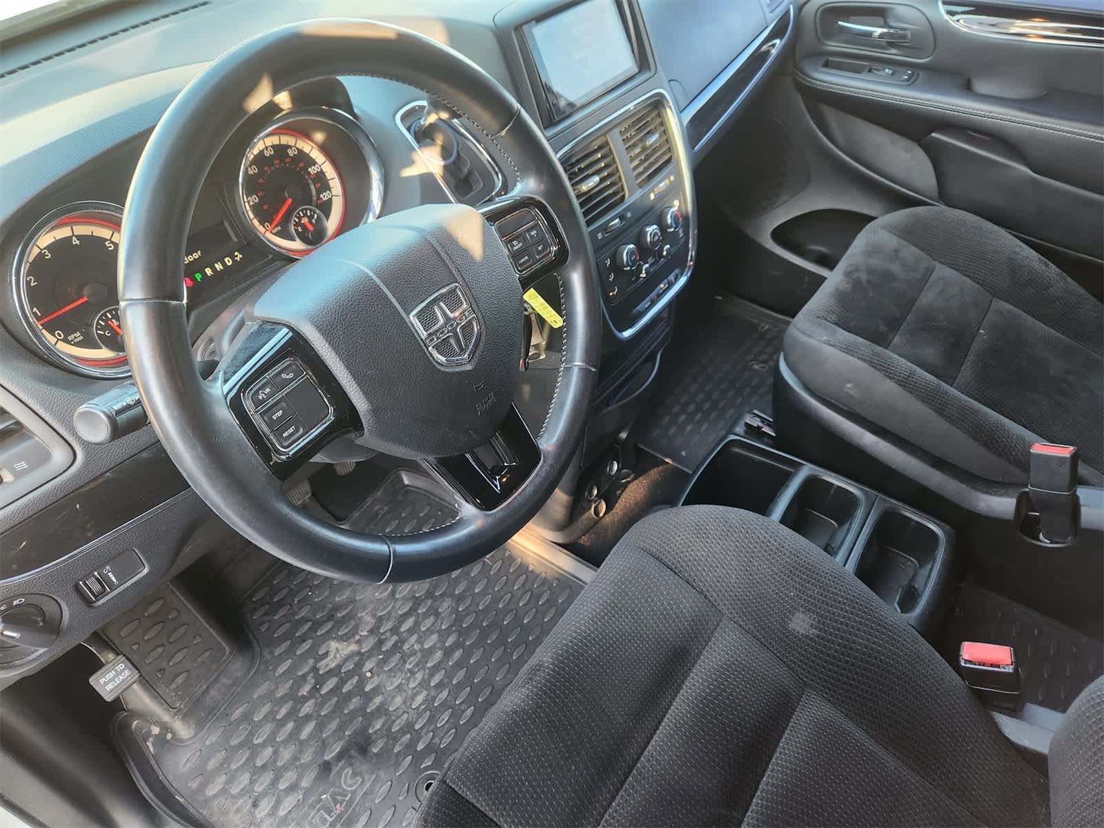 Thumbnail: 2017 Dodge Grand Caravan - 2