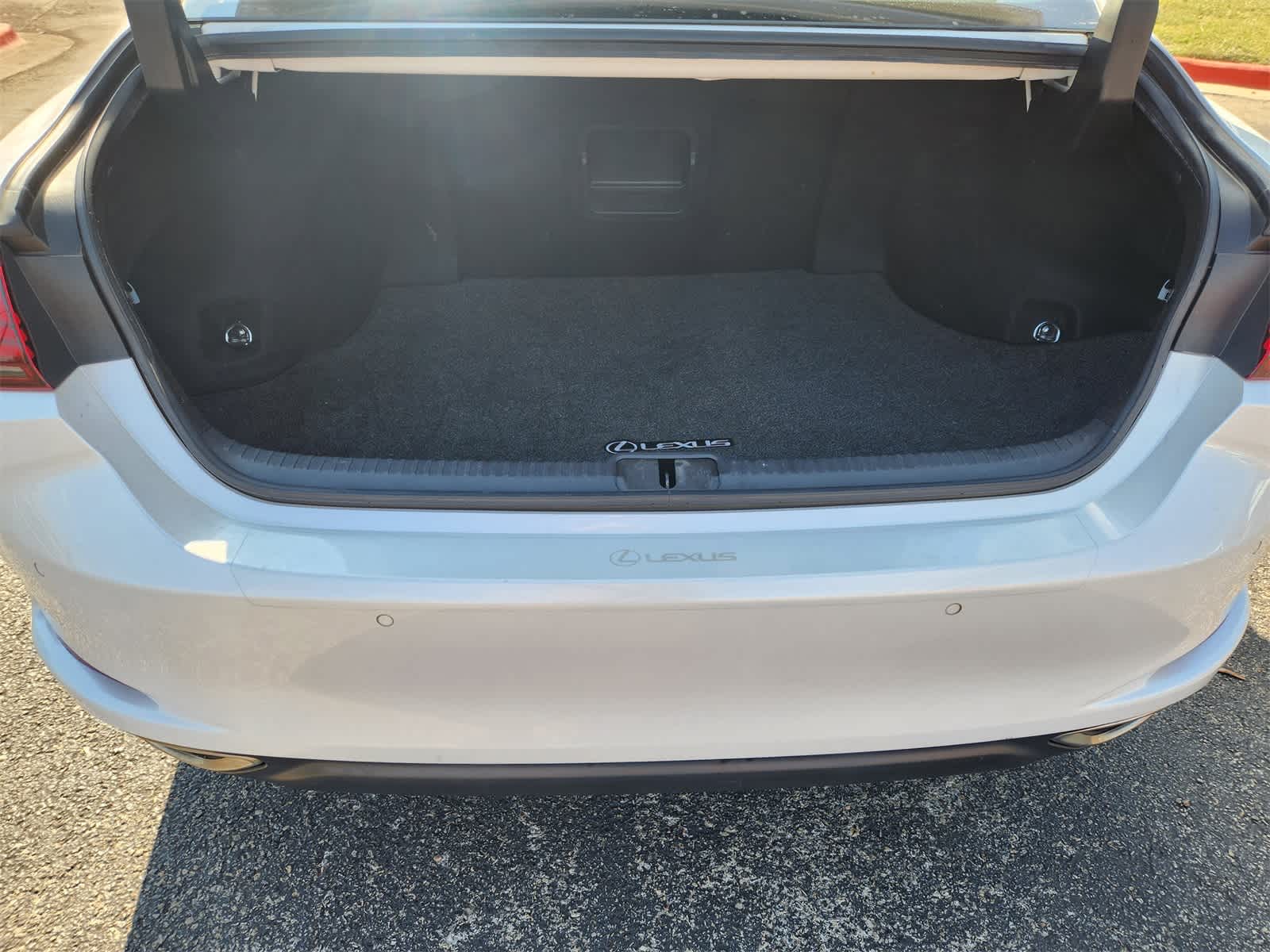 Thumbnail: 2021 Lexus ES - 31