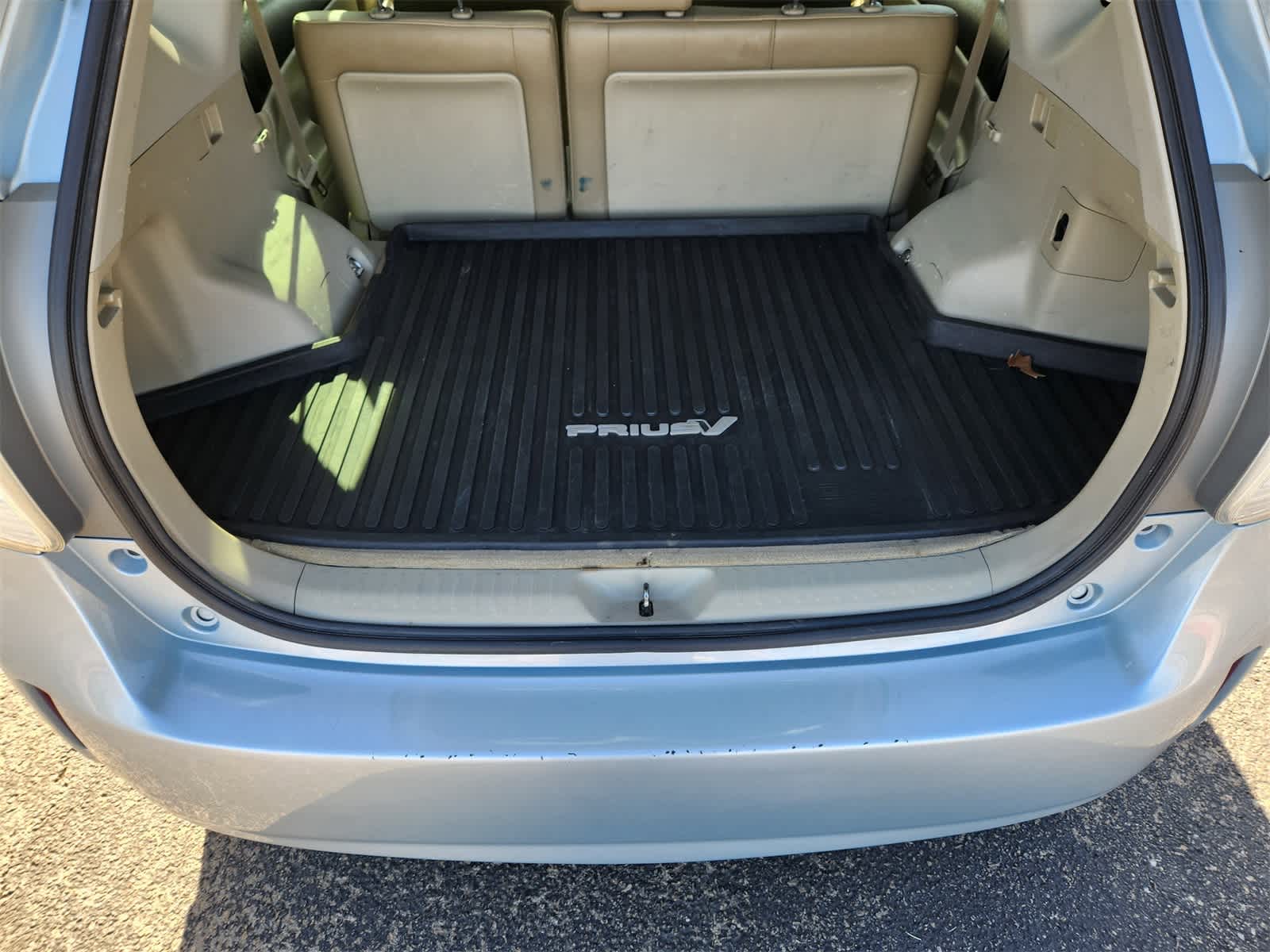 Thumbnail: 2014 Toyota Prius v - 30