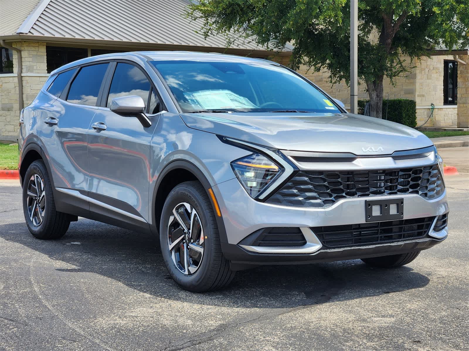 2025 Kia Sportage Hybrid LX photo 2