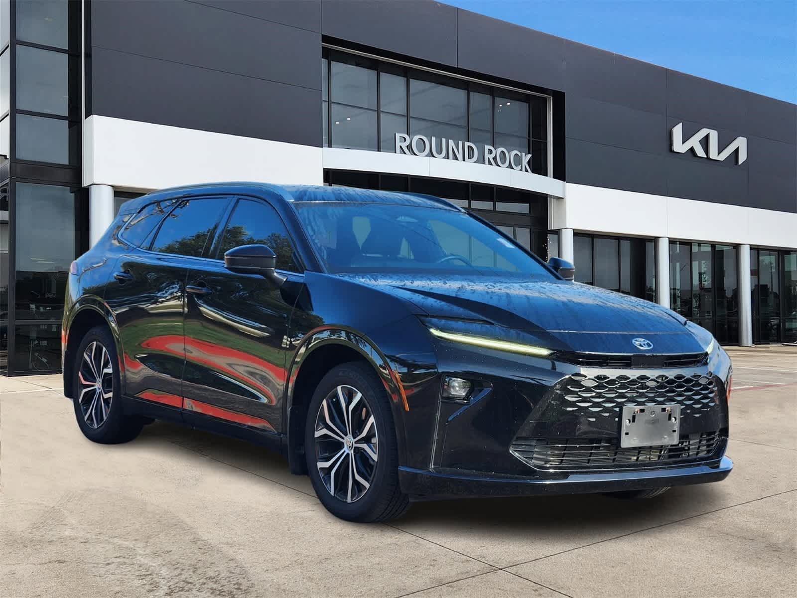 2025 Toyota Crown Signia XLE photo 3
