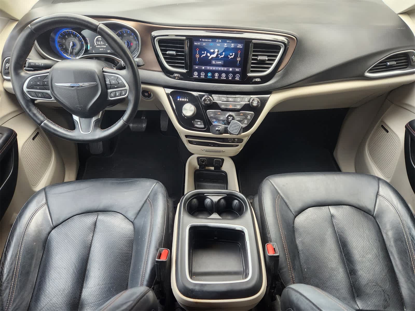 Thumbnail: 2018 Chrysler Pacifica - 24