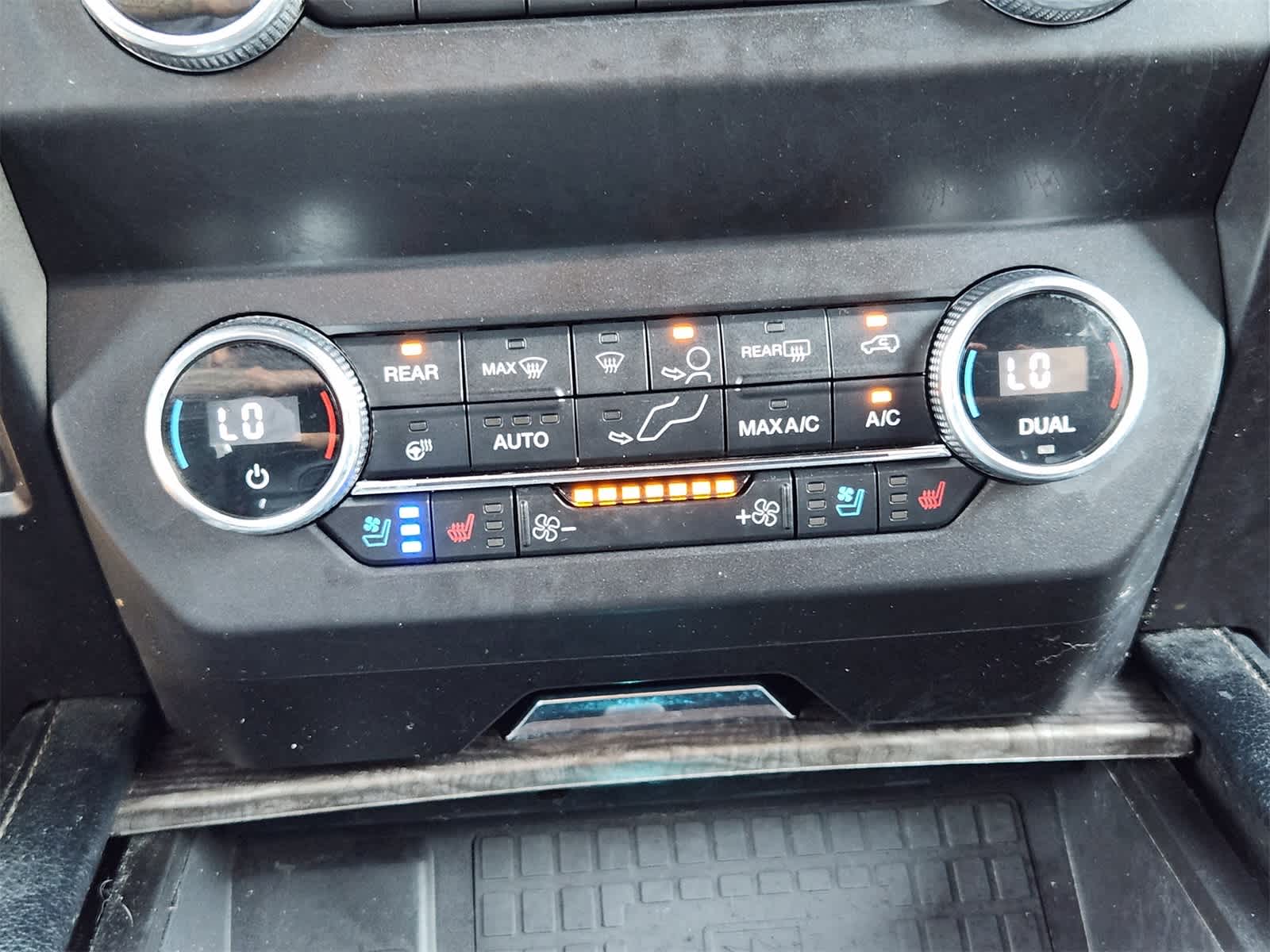 Thumbnail: 2019 Ford Expedition - 19