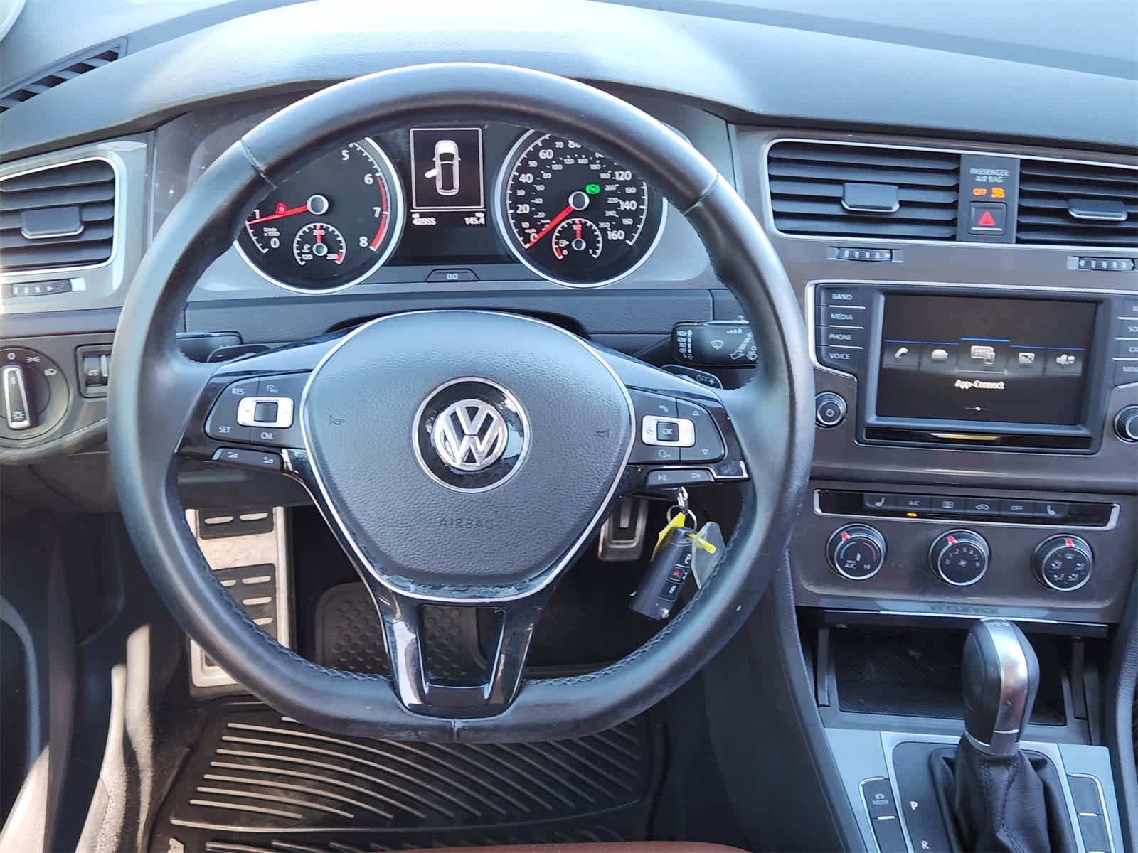 Thumbnail: 2017 Volkswagen Golf - 25