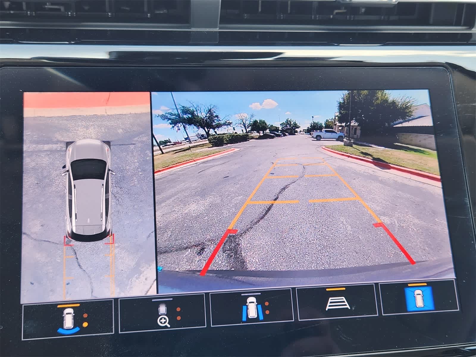 Thumbnail: 2022 Chevrolet Bolt EUV - 18
