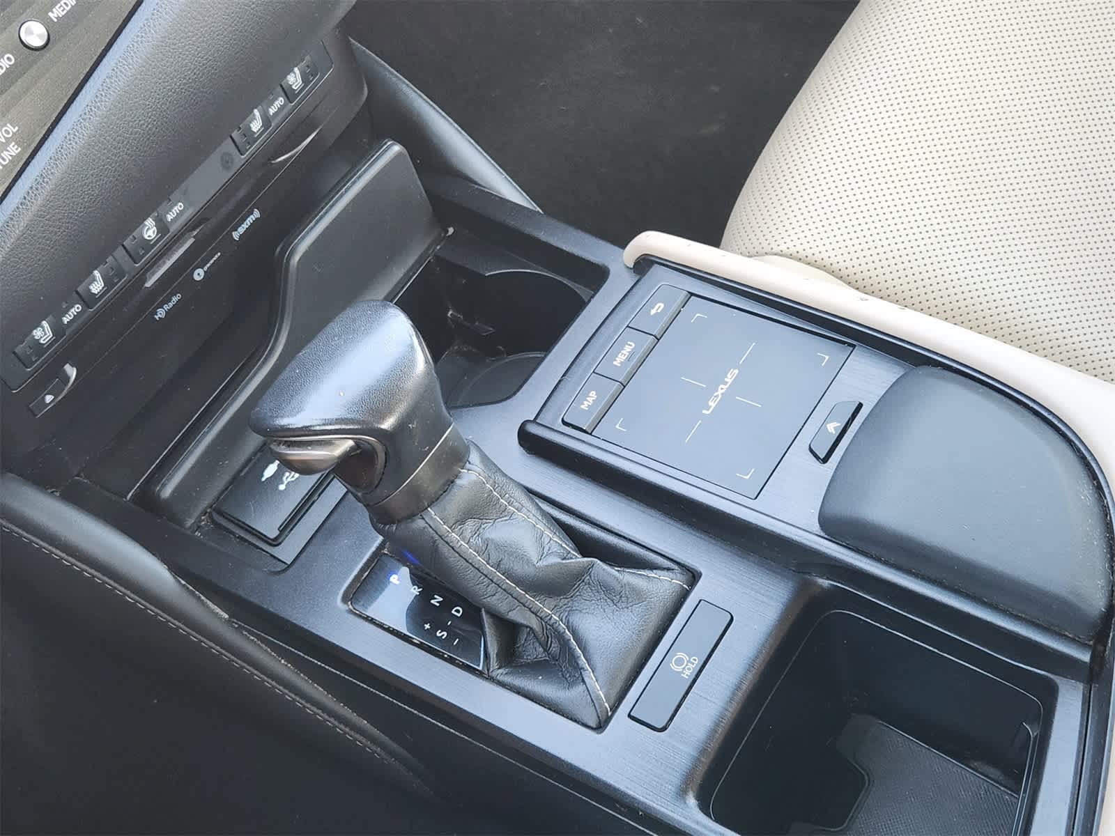 Thumbnail: 2021 Lexus ES - 20