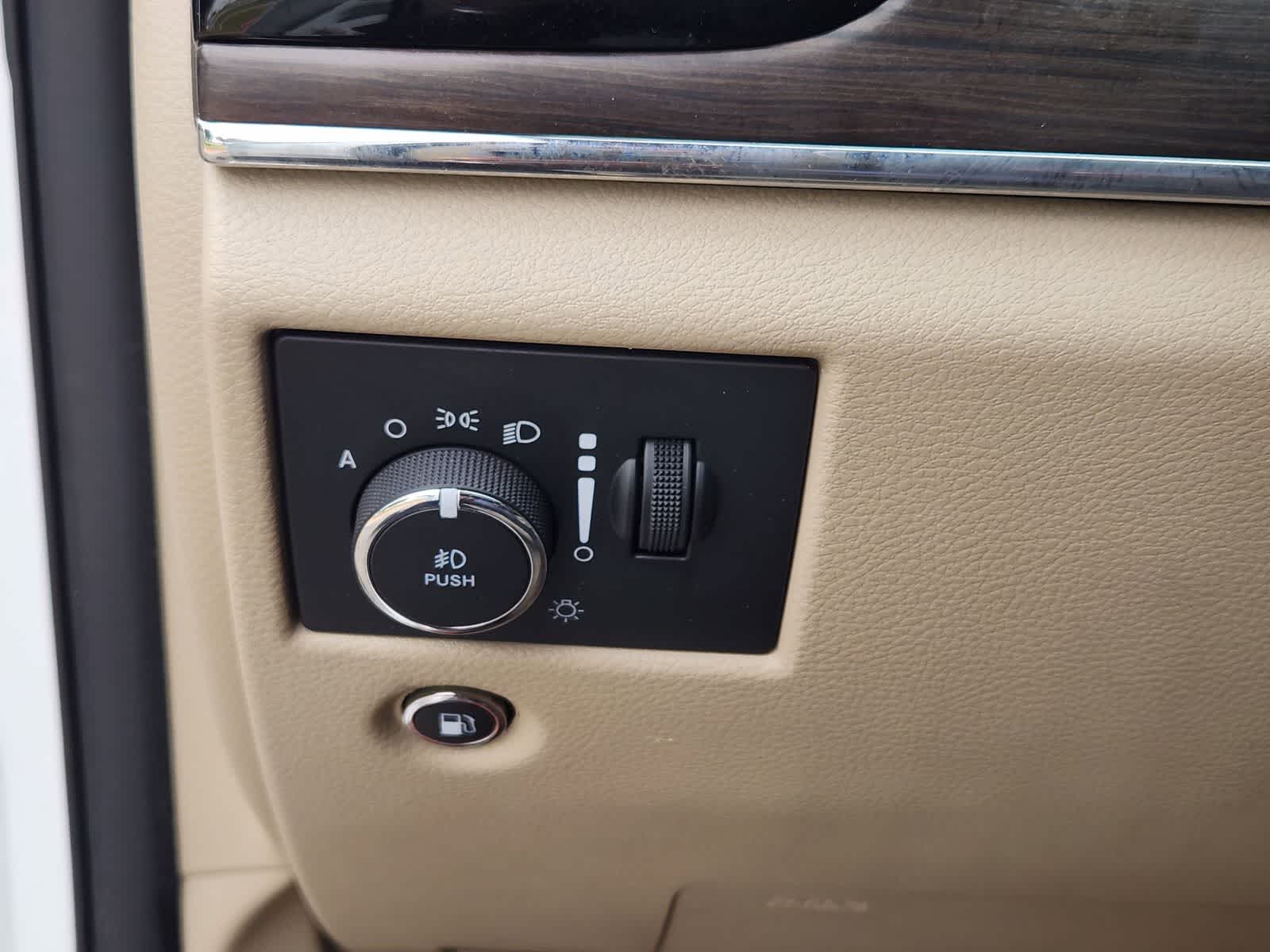 Thumbnail: 2021 Jeep Grand Cherokee - 21