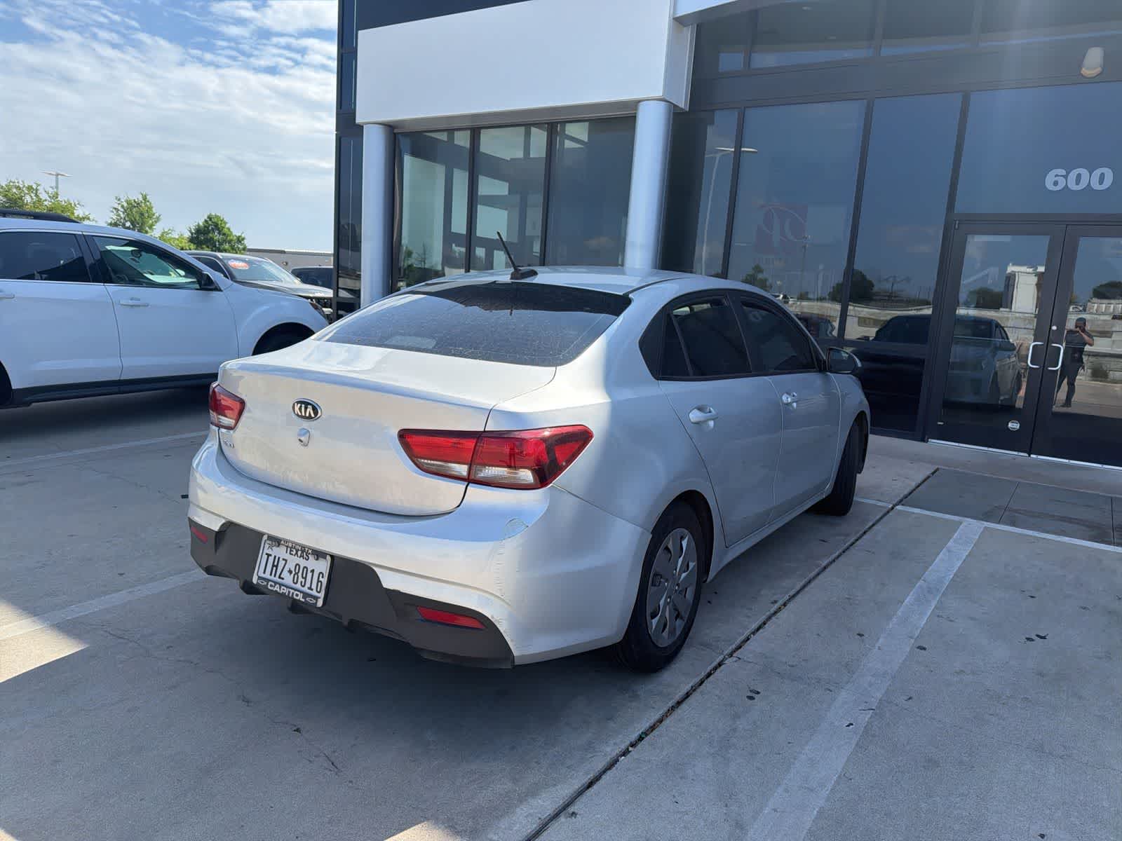 Thumbnail: 2020 Kia Rio - 6