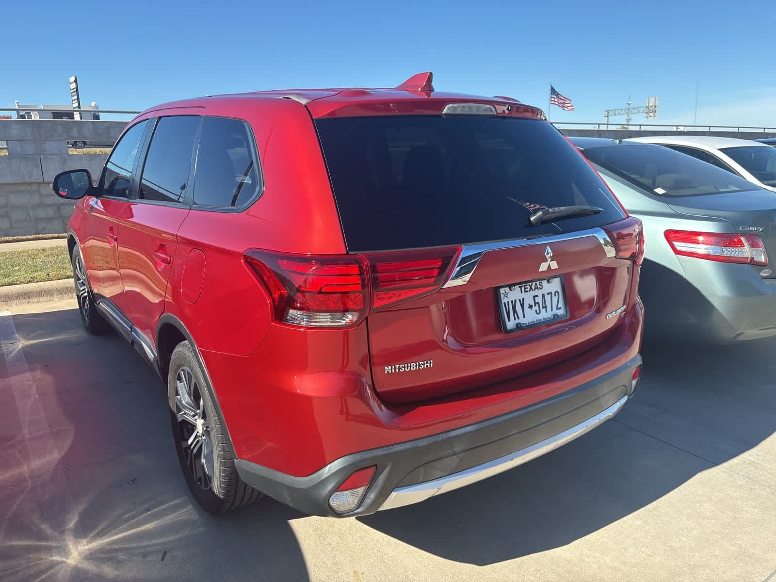 Thumbnail: 2018 Mitsubishi Outlander - 6