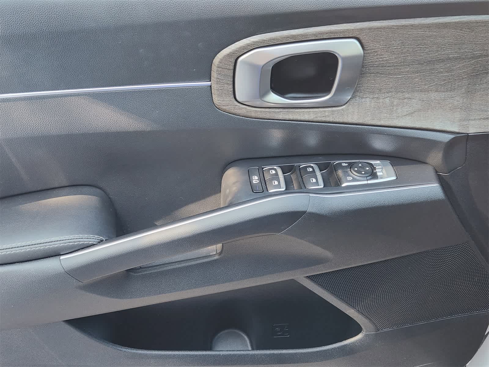 Thumbnail: 2023 Kia Sorento - 23