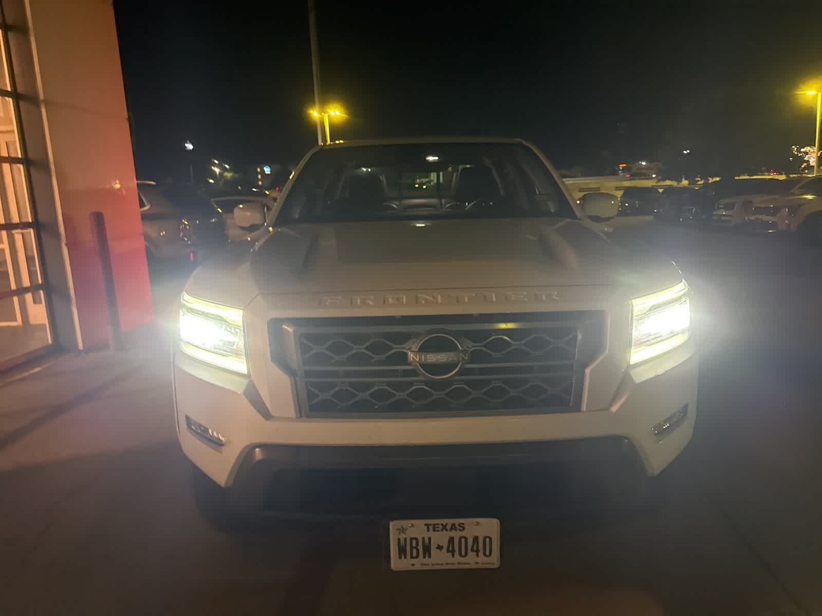 2024 Nissan Frontier SL photo 2