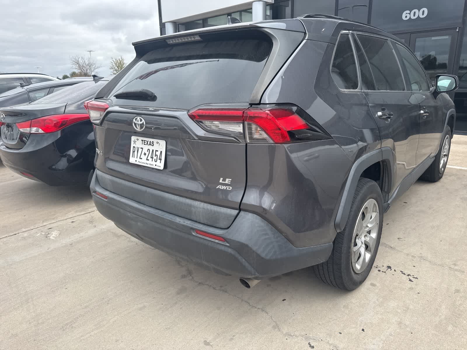 2019 Toyota RAV4 LE photo 2