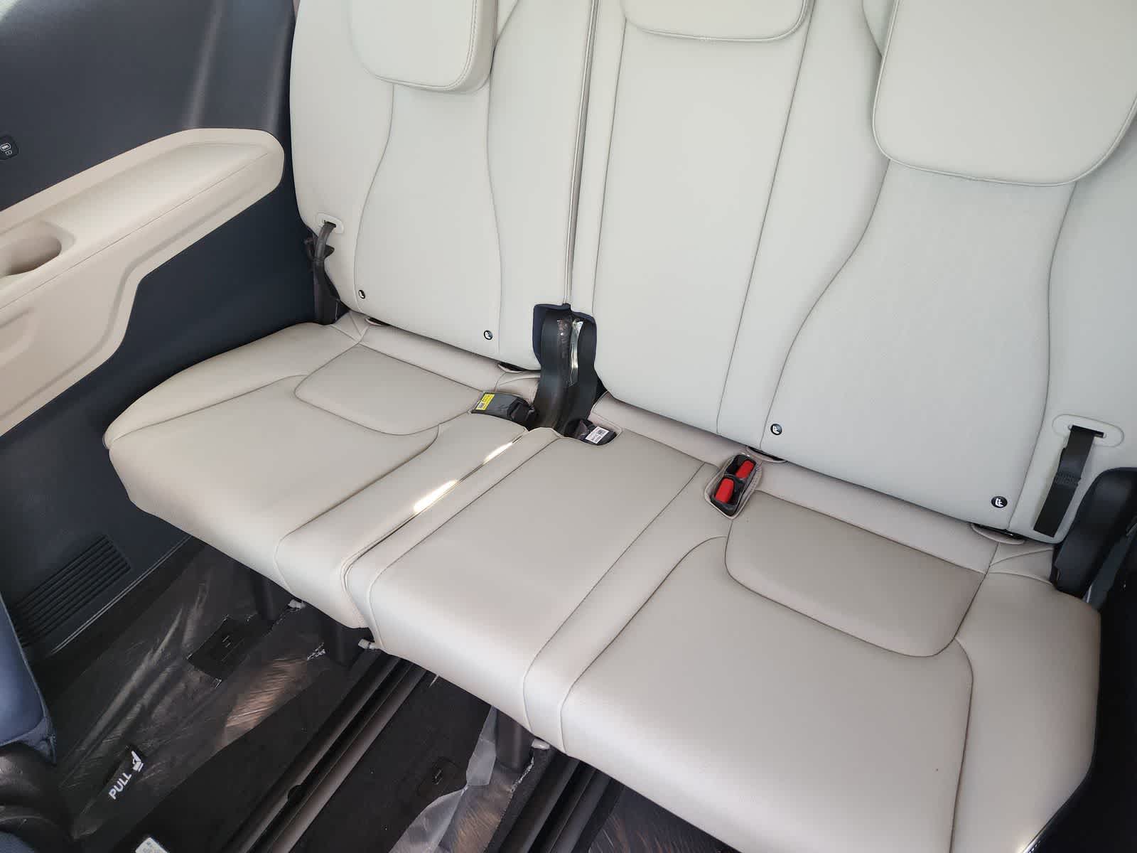 Thumbnail: 2026 Kia Carnival - 24