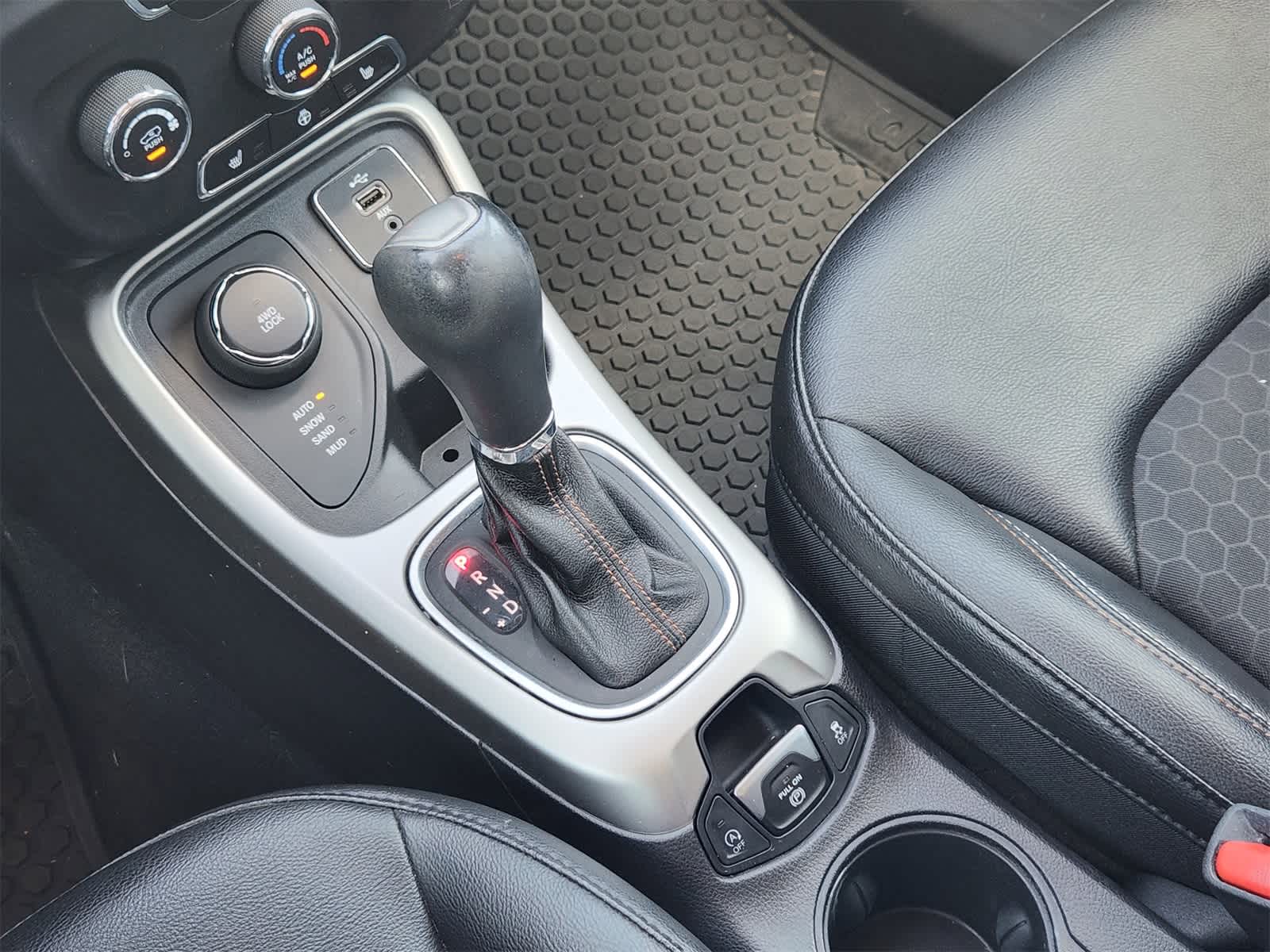 Thumbnail: 2018 Jeep Compass - 14