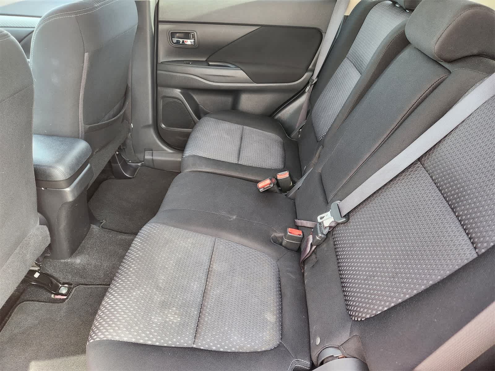 Thumbnail: 2018 Mitsubishi Outlander - 24