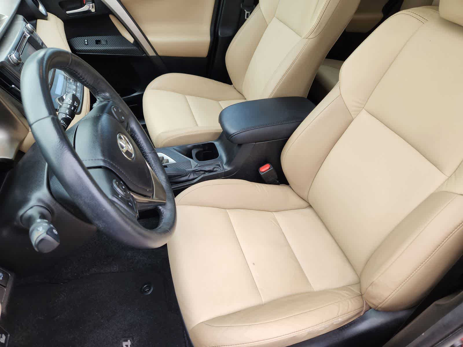 Thumbnail: 2015 Toyota RAV4 - 13