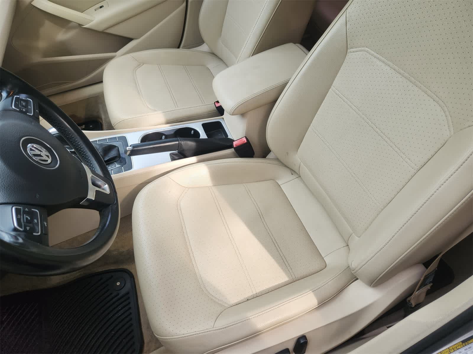 Thumbnail: 2013 Volkswagen Passat - 11