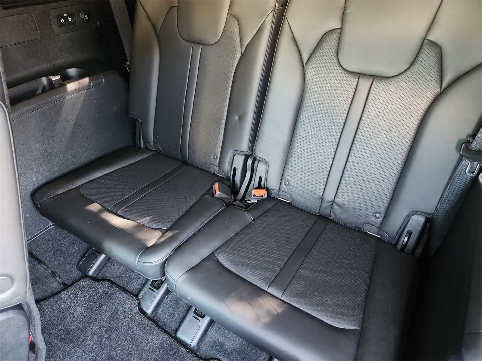 Thumbnail: 2023 Kia Sorento - 31