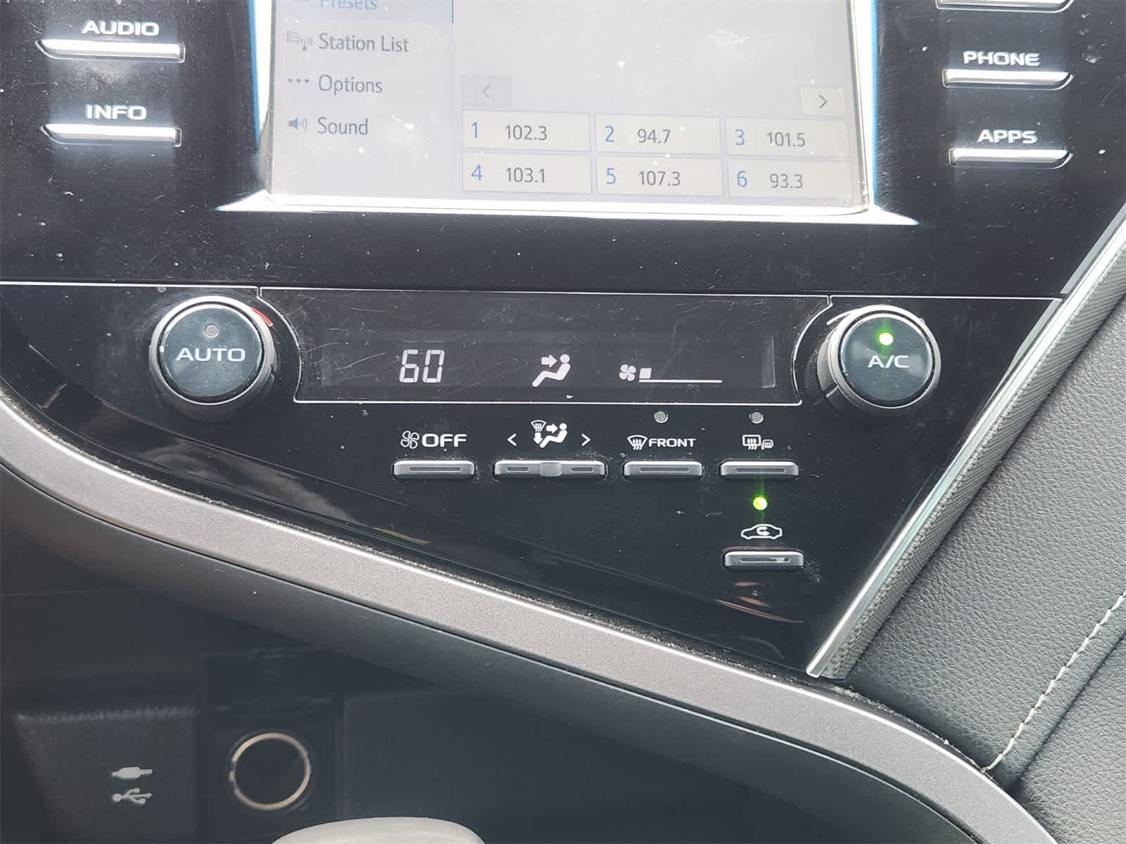 Thumbnail: 2018 Toyota Camry - 18