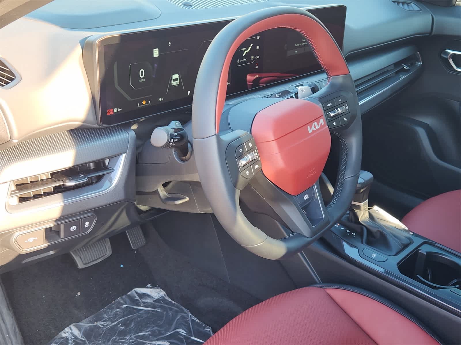2025 Kia K4 GT-Line photo 2