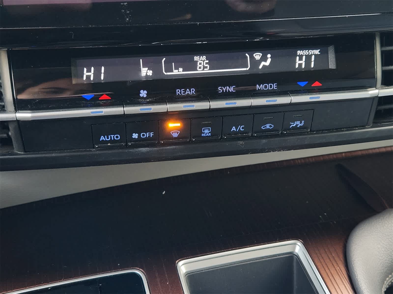 Thumbnail: 2021 Toyota Sienna - 18