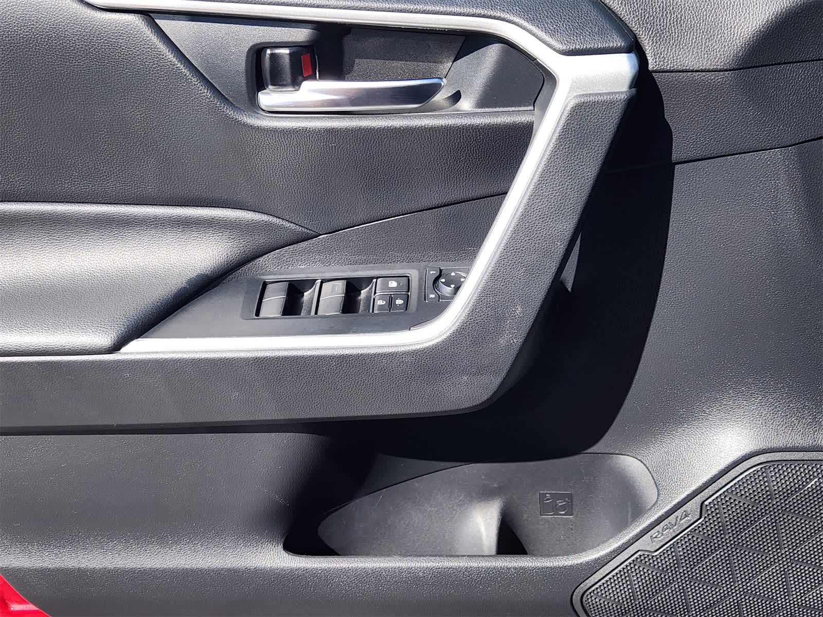 Thumbnail: 2021 Toyota RAV4 - 22