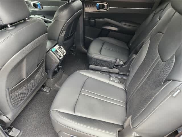 2025 Kia Sorento EX 18