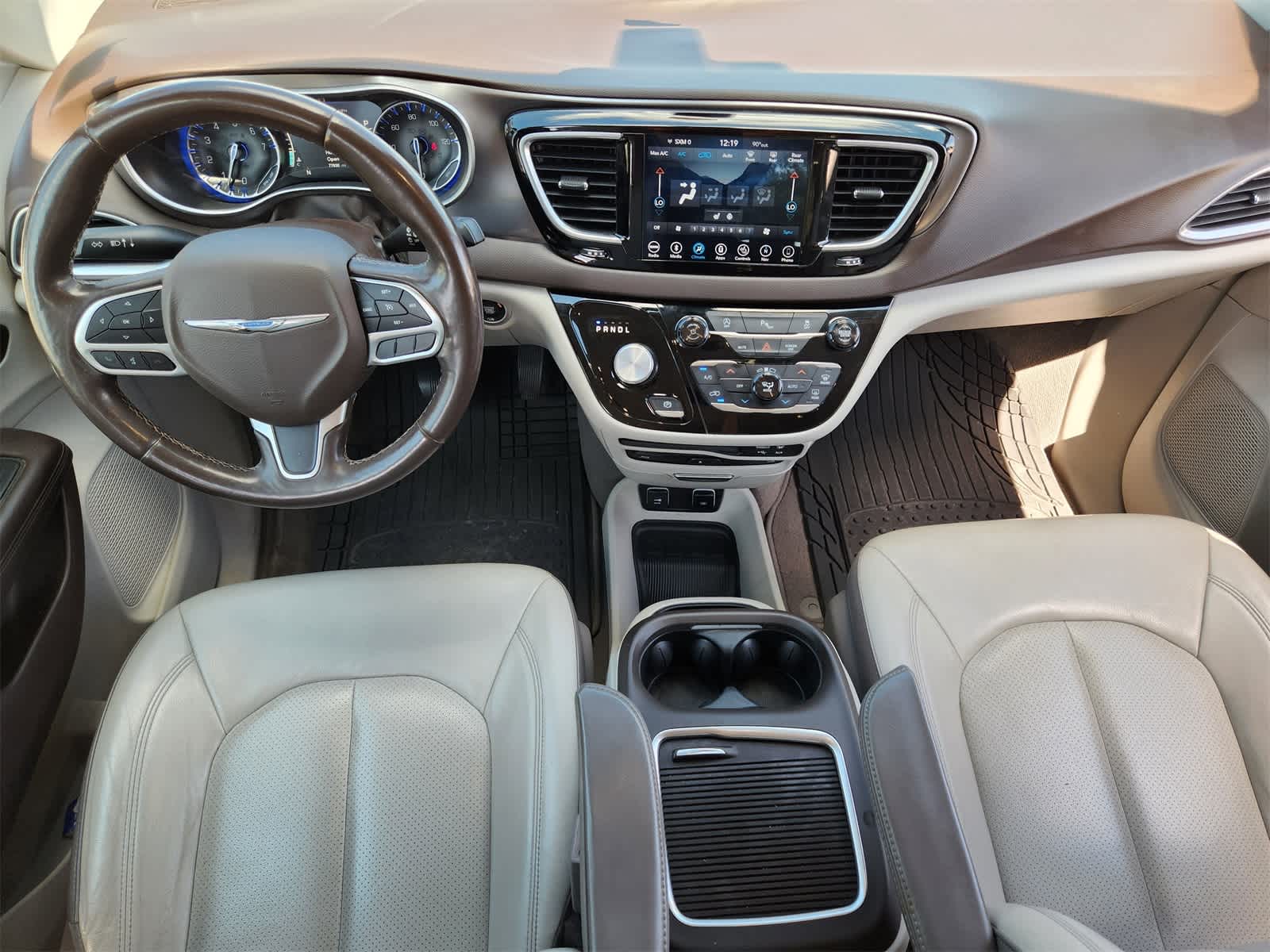 Thumbnail: 2018 Chrysler Pacifica - 23
