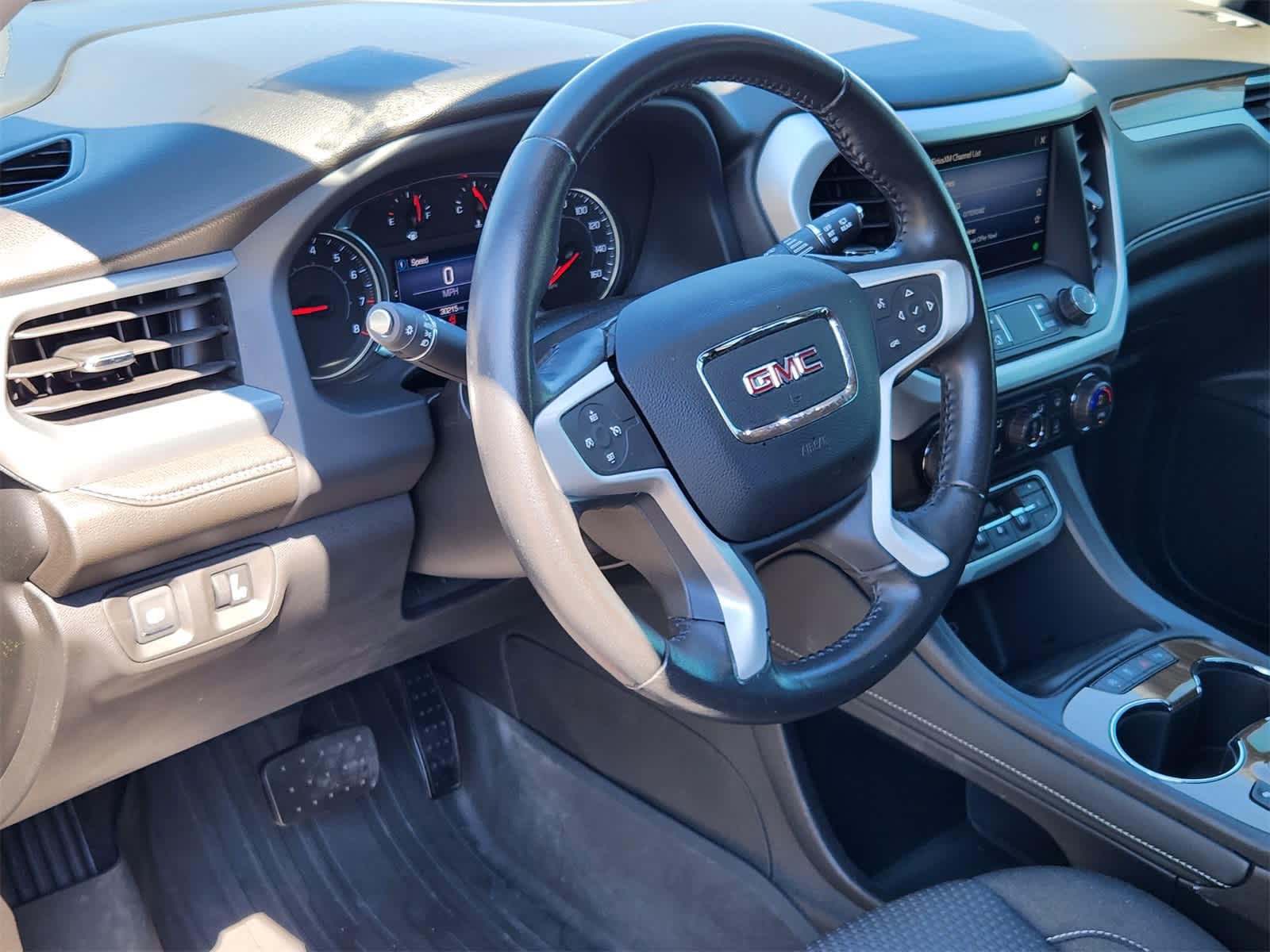2020 Gmc Acadia SLE photo 2