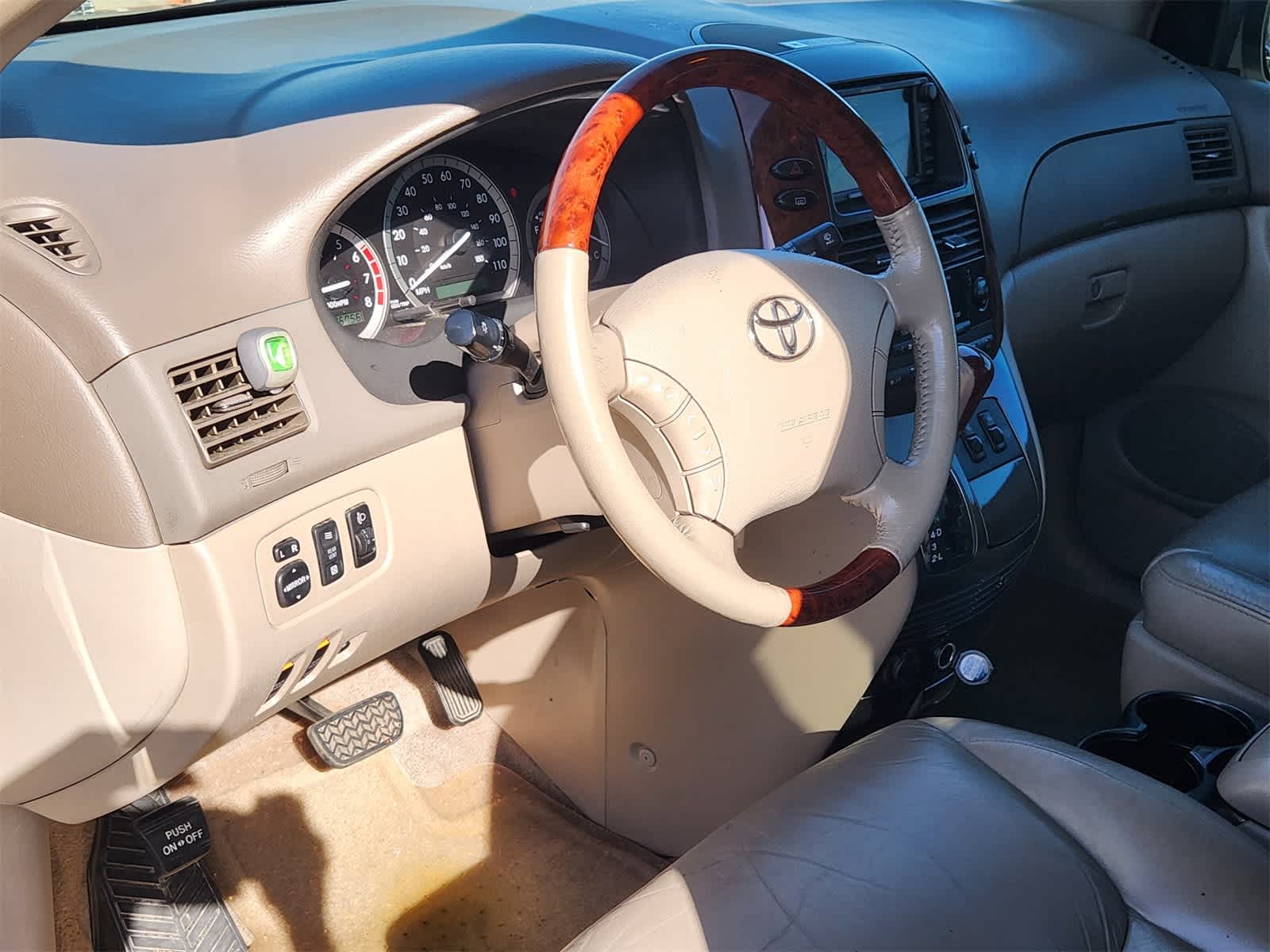 Thumbnail: 2005 Toyota Sienna - 2