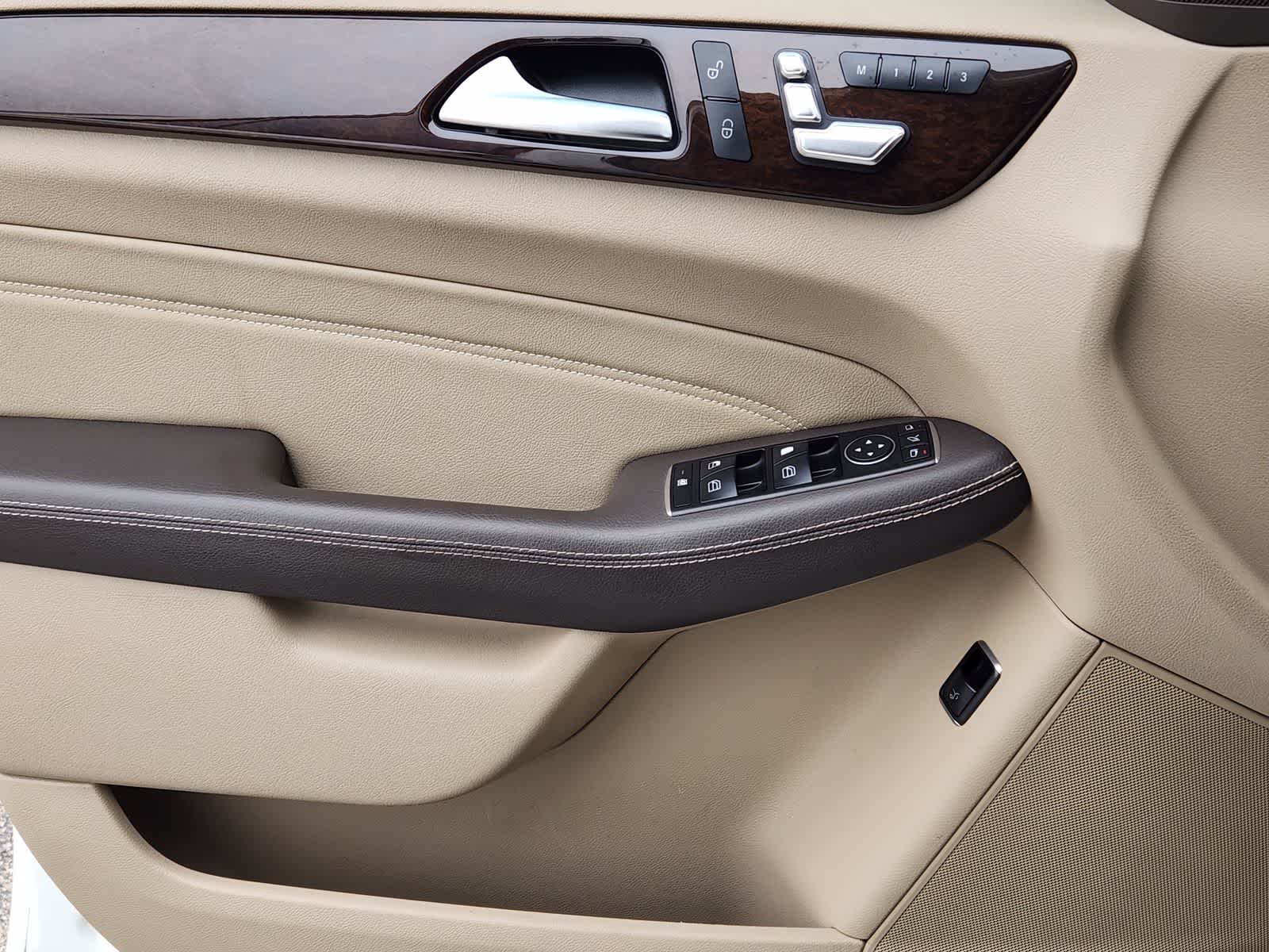 Thumbnail: 2014 Mercedes-Benz M-Class - 22