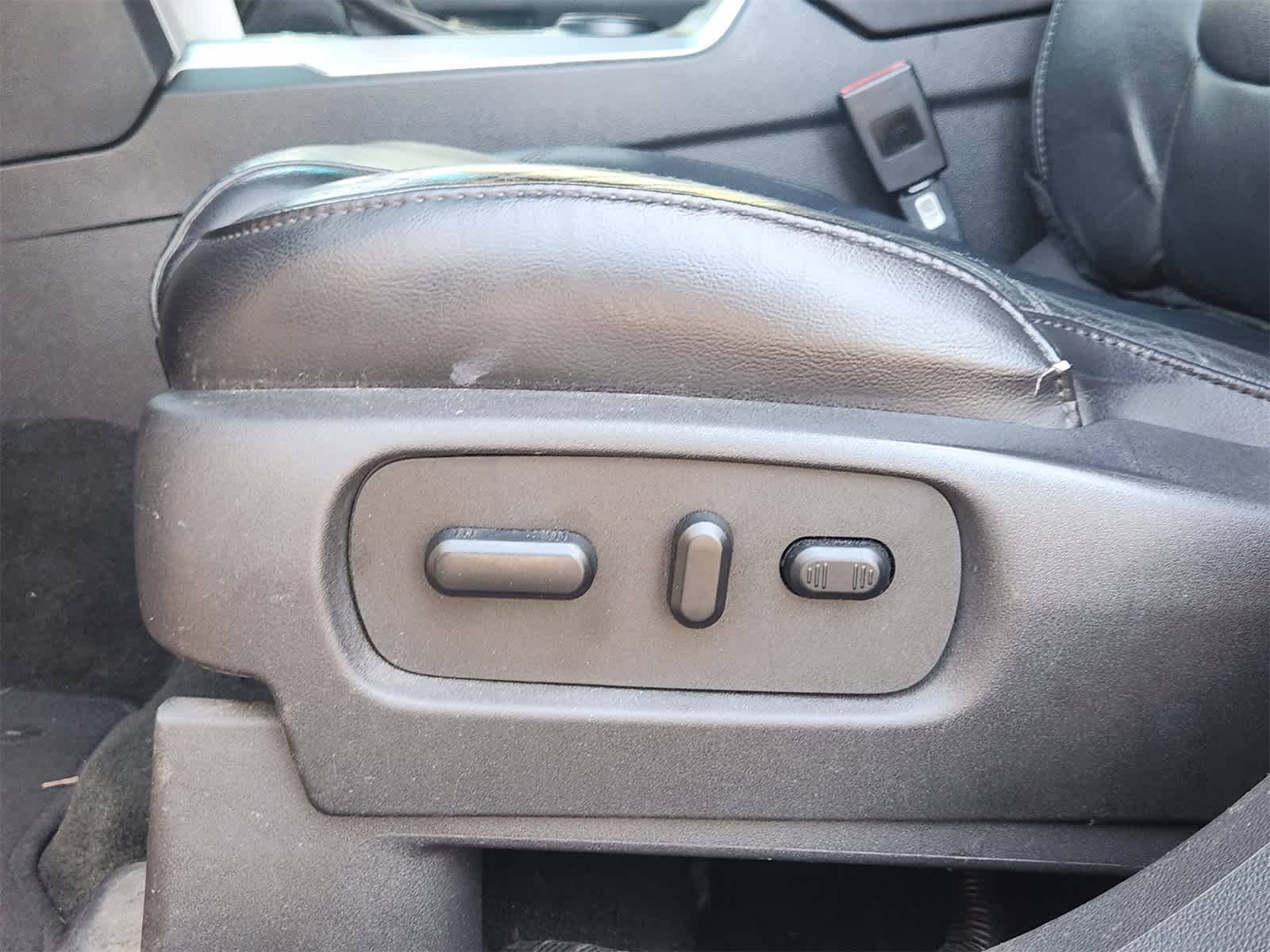 Thumbnail: 2013 Ford Explorer - 23