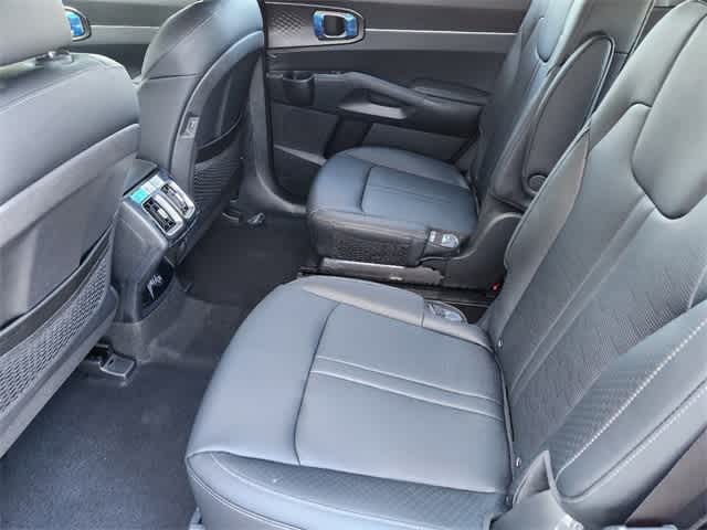 2025 Kia Sorento EX 18