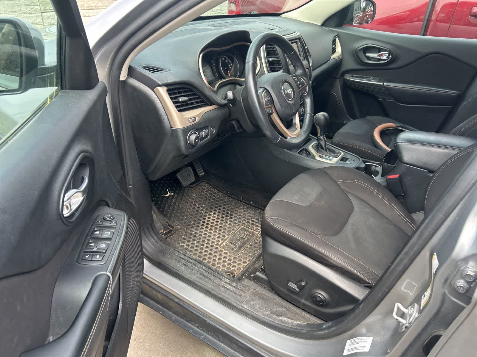 Thumbnail: 2016 Jeep Cherokee - 13