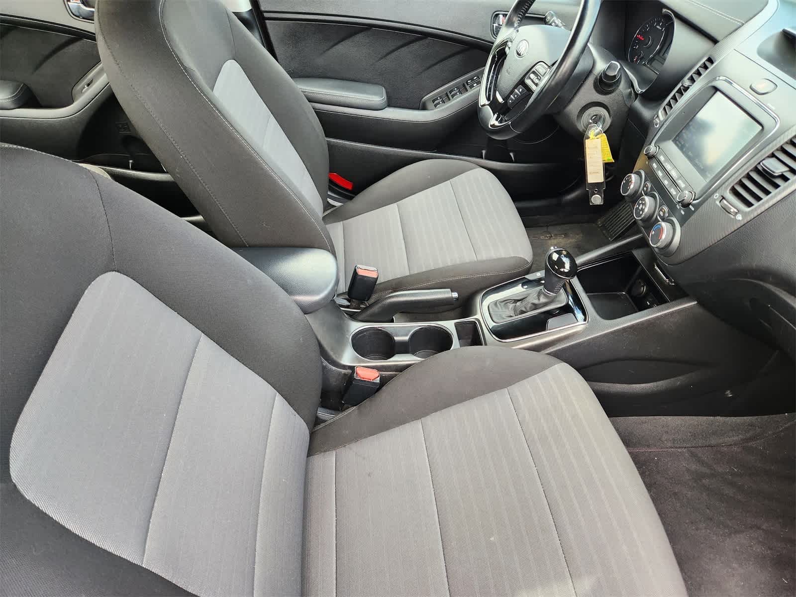 Thumbnail: 2017 Kia Forte - 14